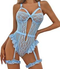 Nuisette en Dentelle avec Bas et Porte-Jarretelles